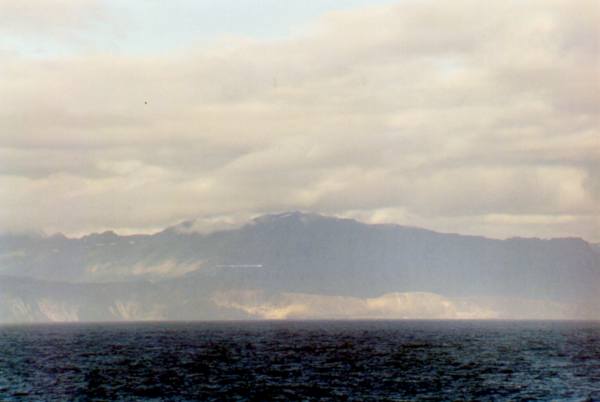 Une nuit de plus  bord du Norona et voil les ctes d'Islande qui se dessinent