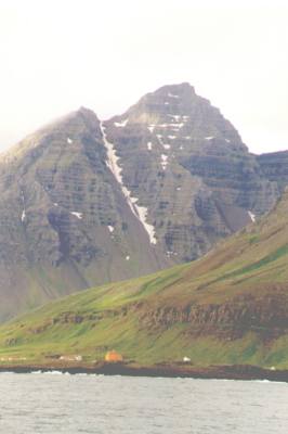 Le fjord par lequel on arrive en Islande par bateau