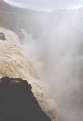 Les chutes de Gullfoss sont les plus grandes et les plus puissante d'Islande