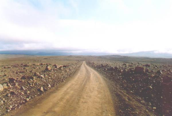 Tiens, une piste et un champ de cailloux