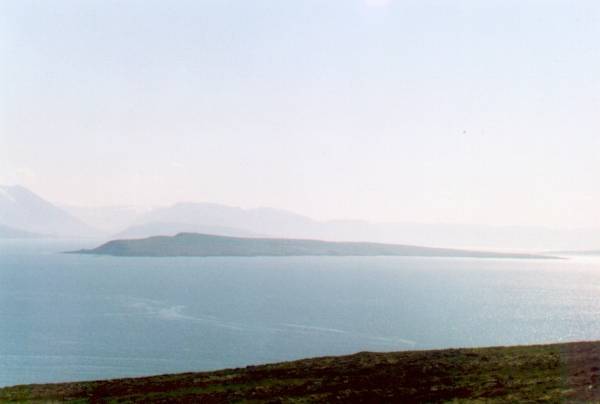 L'le de Hrisey au milieu d'un fjord